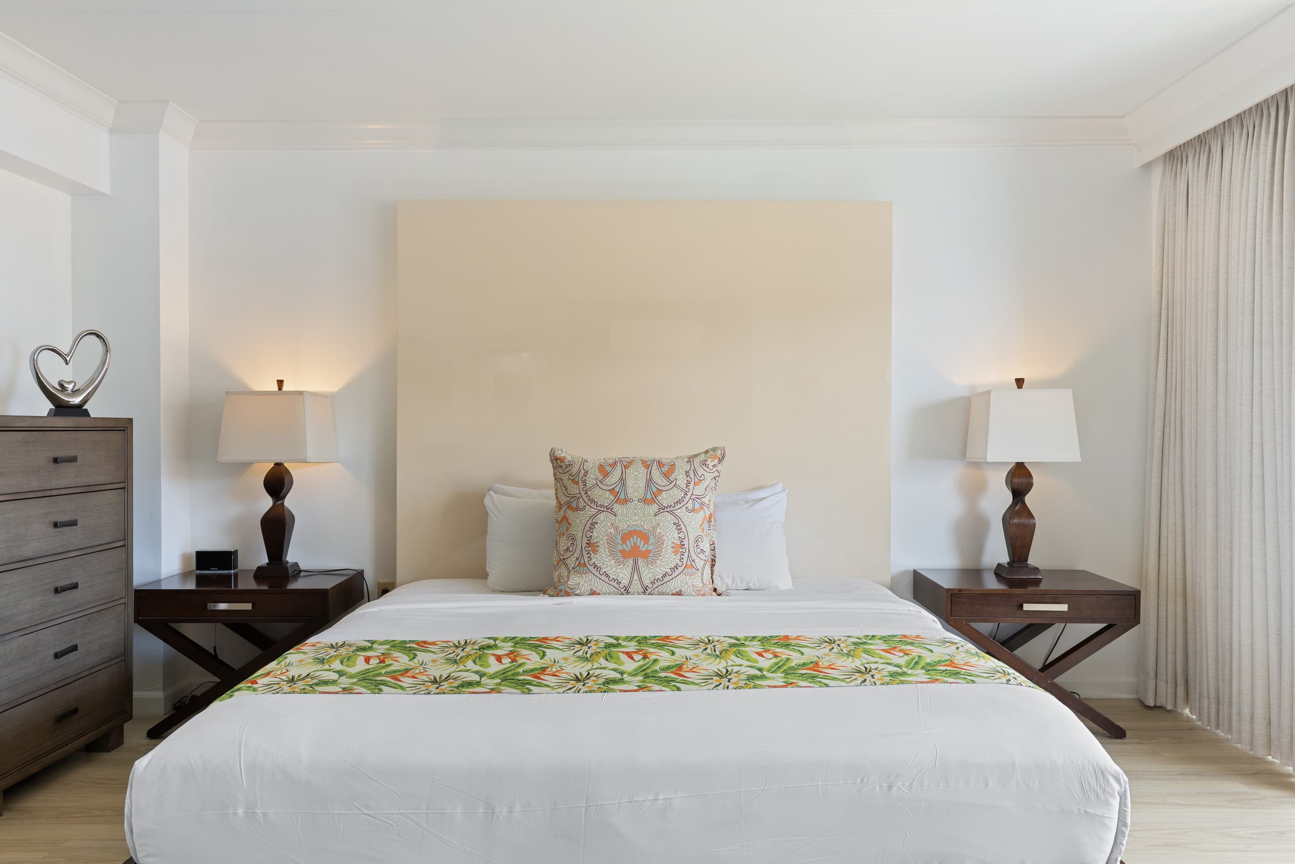 Condo in Honolulu · ★4.81 · 1 bedroom · 2 beds · 1 private bath - Image 12