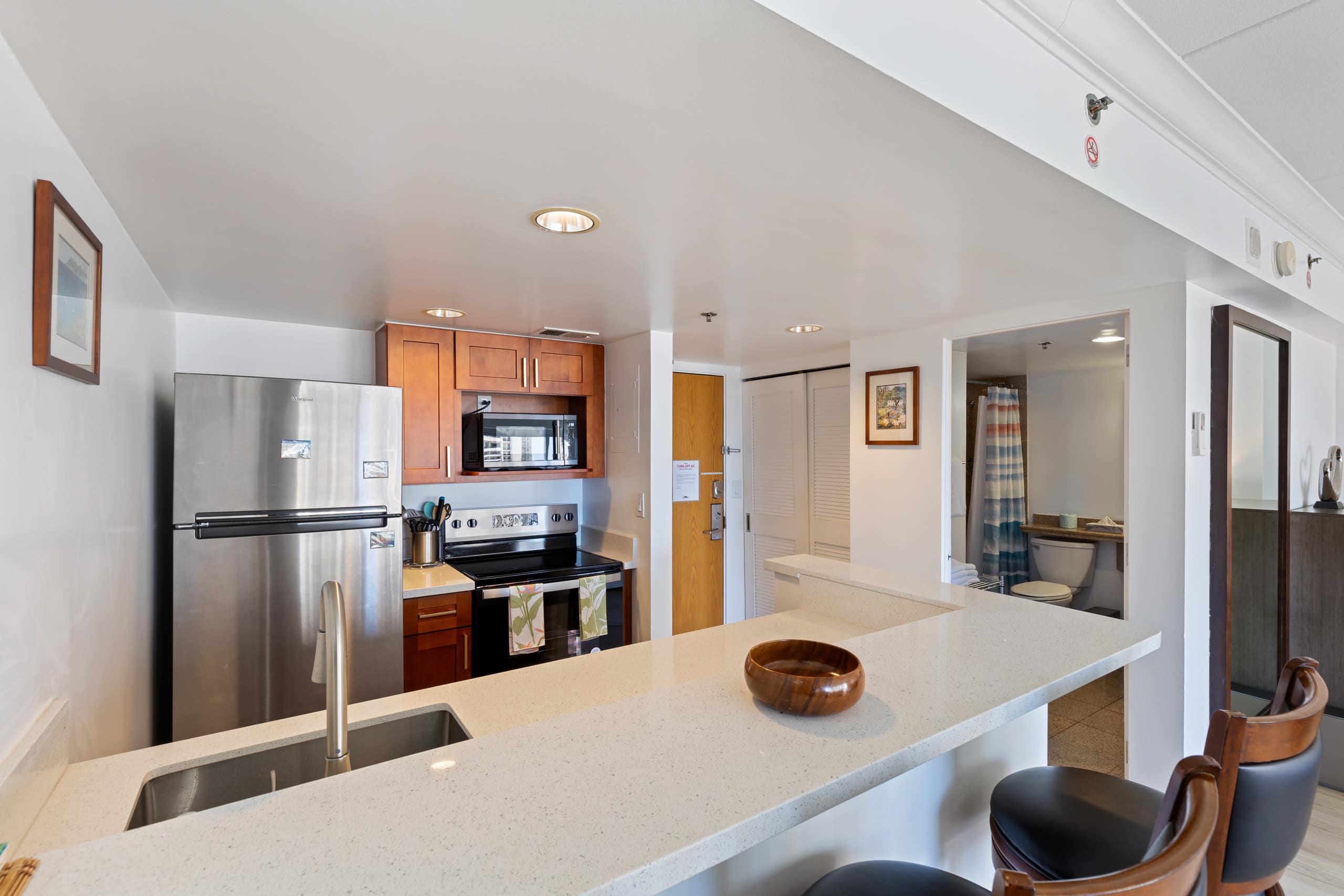 Condo in Honolulu · ★4.81 · 1 bedroom · 2 beds · 1 private bath - Image 9