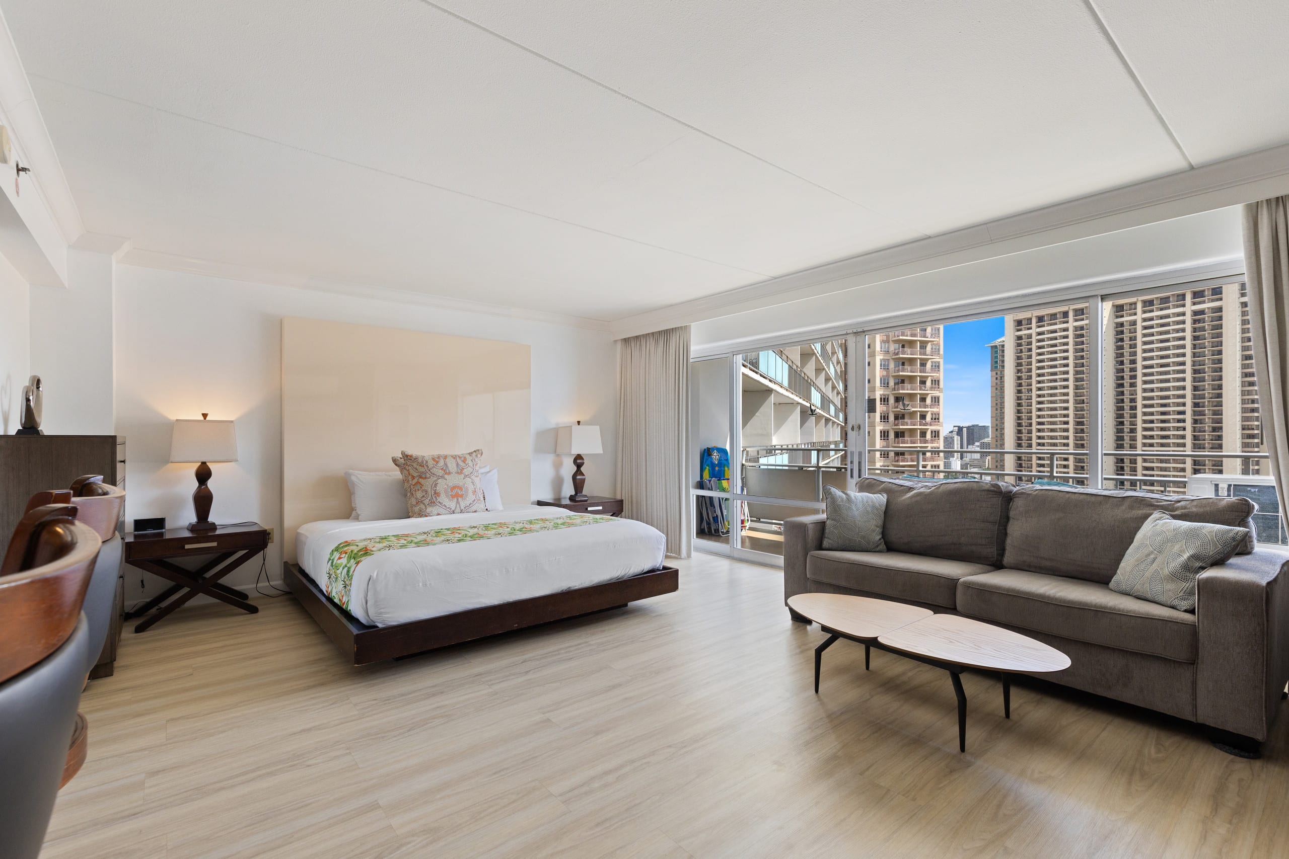 Condo in Honolulu · ★4.81 · 1 bedroom · 2 beds · 1 private bath - Image 4