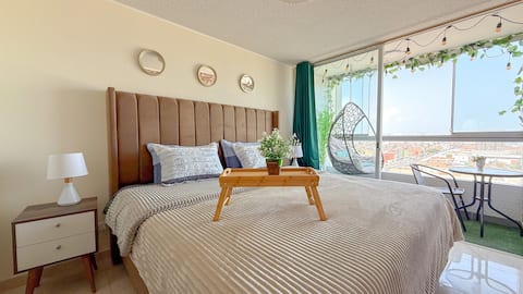 Apartment with ocean view and king-size bed