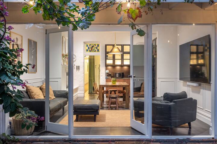 250m to Beach | Heritage Luxe w/Fireplace | 86” TV gallery image 2