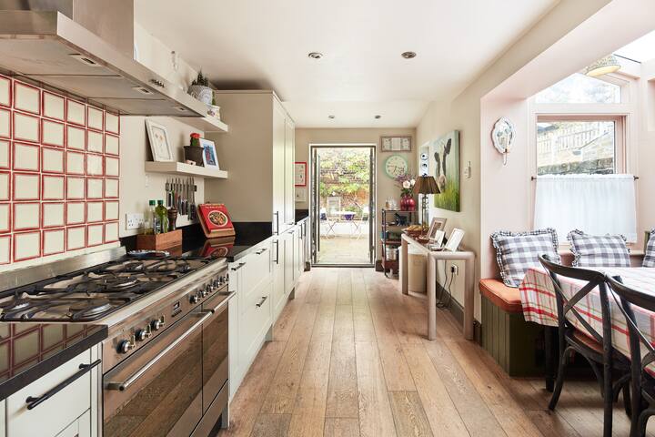 Queens Park Avenue Cottage – near Notting Hill gallery image 5