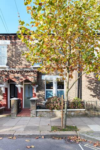 Queens Park Avenue Cottage – near Notting Hill gallery image 2