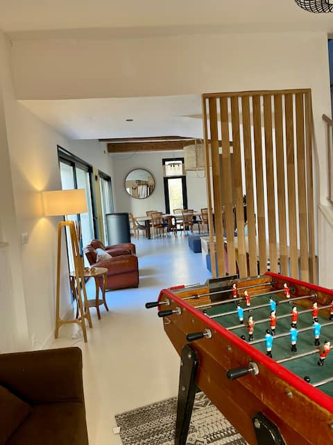 Renovated loft style/large capacity sleeps 12