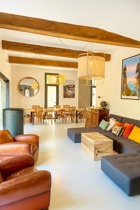 Renovated loft style/large capacity sleeps 12