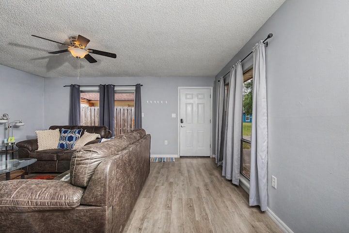 Entire House 2 Bedroom 1 Bath Oasis Quiet Location - Ocala, FL