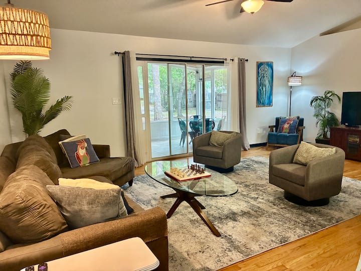 No Pet Fees, Fenced Yard, 2.5 Miles To Beach - Navarre, FL