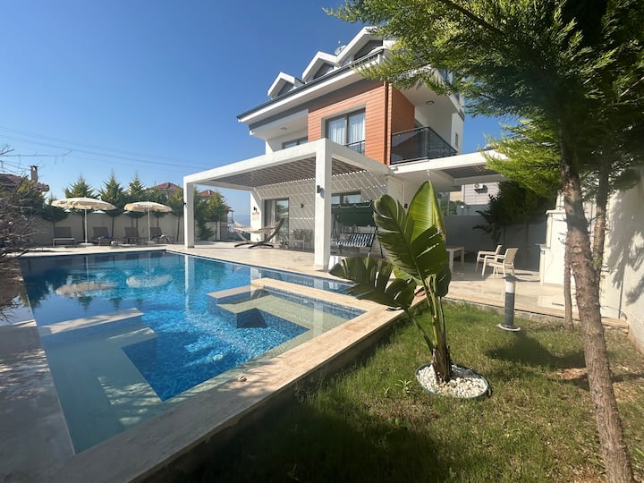 ÖLüdeniz’de 4 Yatak Odalı 8 Kişilik Villa Pera - Ölüdeniz