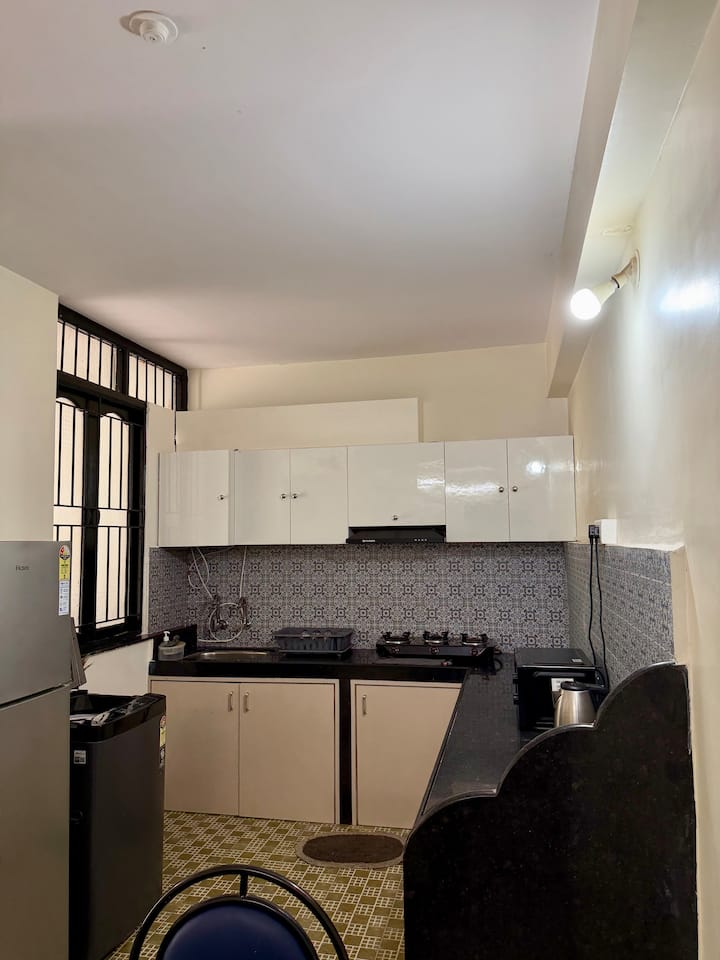 Full kitchen image 1