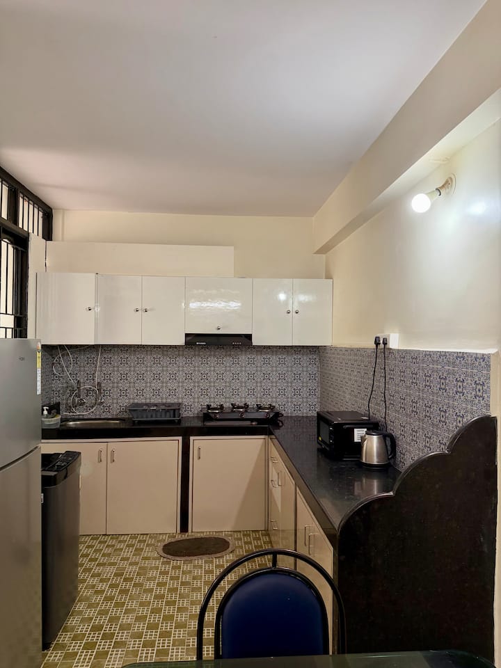 Full kitchen image 2