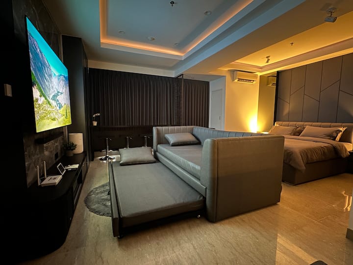 Luxury Sunset View, Branz Bsd |Parking & Netflix| - Indonesien