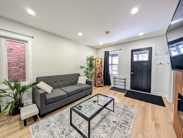 Bright 2br Home – Walk To Shops & Restaurants - カナダ ハミルトン