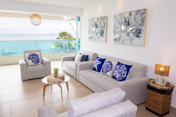Oceanfront with private beach •Pool • 8 beds