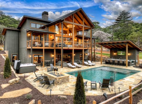 Creekside Mountain Manor|Luxury|Pool|Creek Access