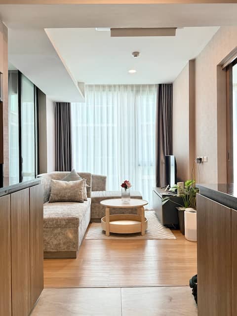 Luxury 2BR near BKKHospital-Massage chair,Pool&Gym