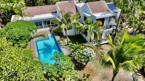 Iconic Villa - Le Morne: Water Sport, Golf & Beach