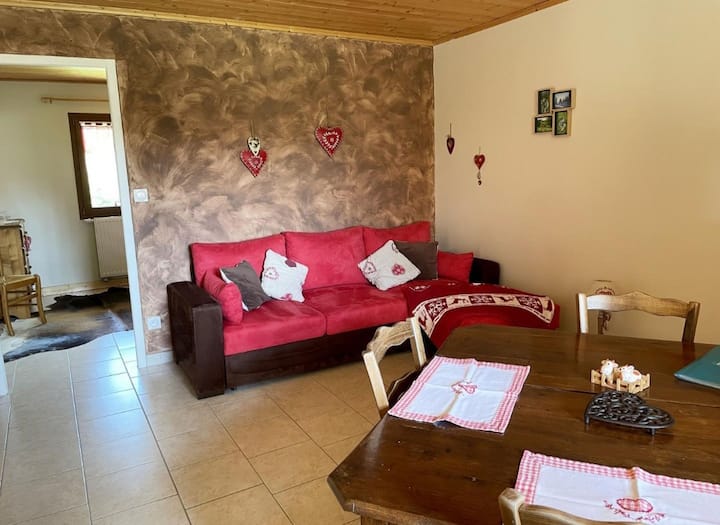 Appartement Calme Et Chaleureux - Doucier