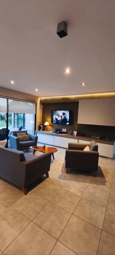 Top Airbnb: Casa Cardales, heated pool in Partido De Tornquist