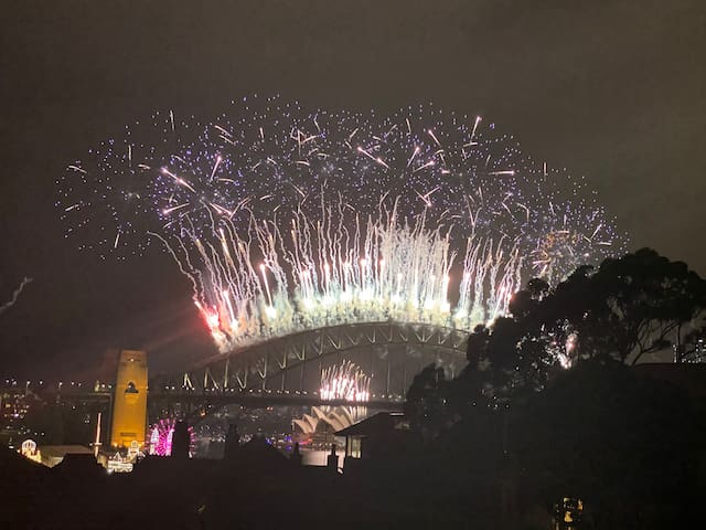 Harbour & Opera House Views | 3BR Luxe + Parking