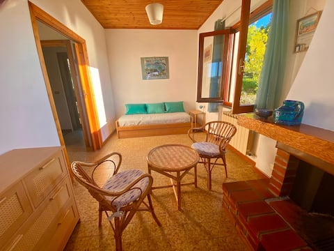Annuncio Airbnb popolare: The little house on the hill a Moneglia