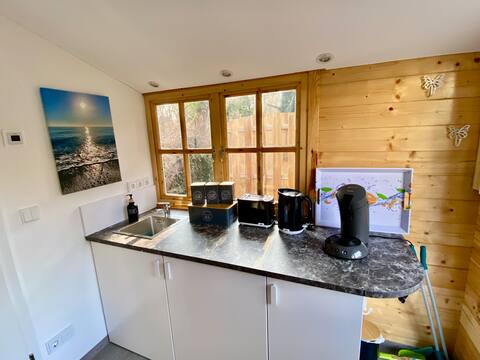 Successful Airbnb property: Small forest house in Kleinzschocher