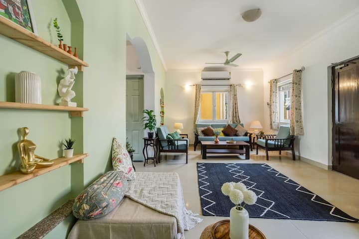 Living room image 6