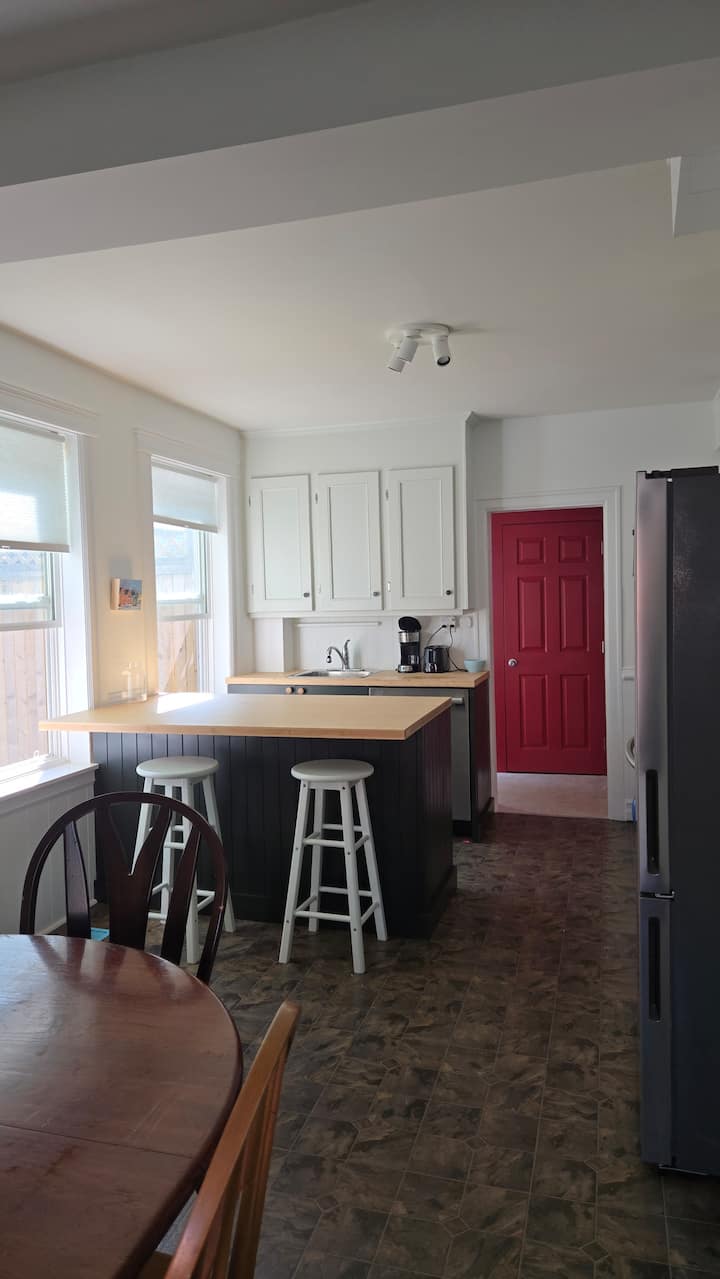 Bright And Cheerful House In Downtown Antigonish - Antigonish