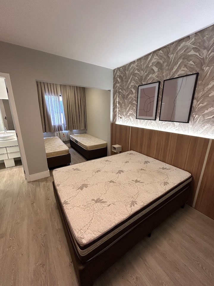 Schlafzimmer 1