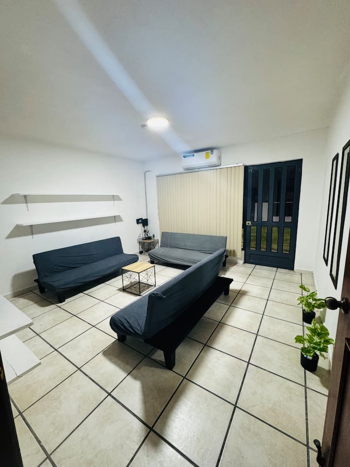 La Casona Inn 
ÁReas Nuevas,cómodas Y Seguras. - Tampico