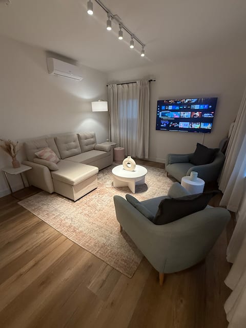 Popular Airbnb listing: New 1BR Beverly Hills in Beverly Hills