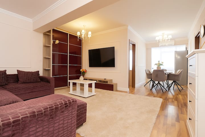 Mid Velvet Apartment-private Parking-self Check In - Oradea