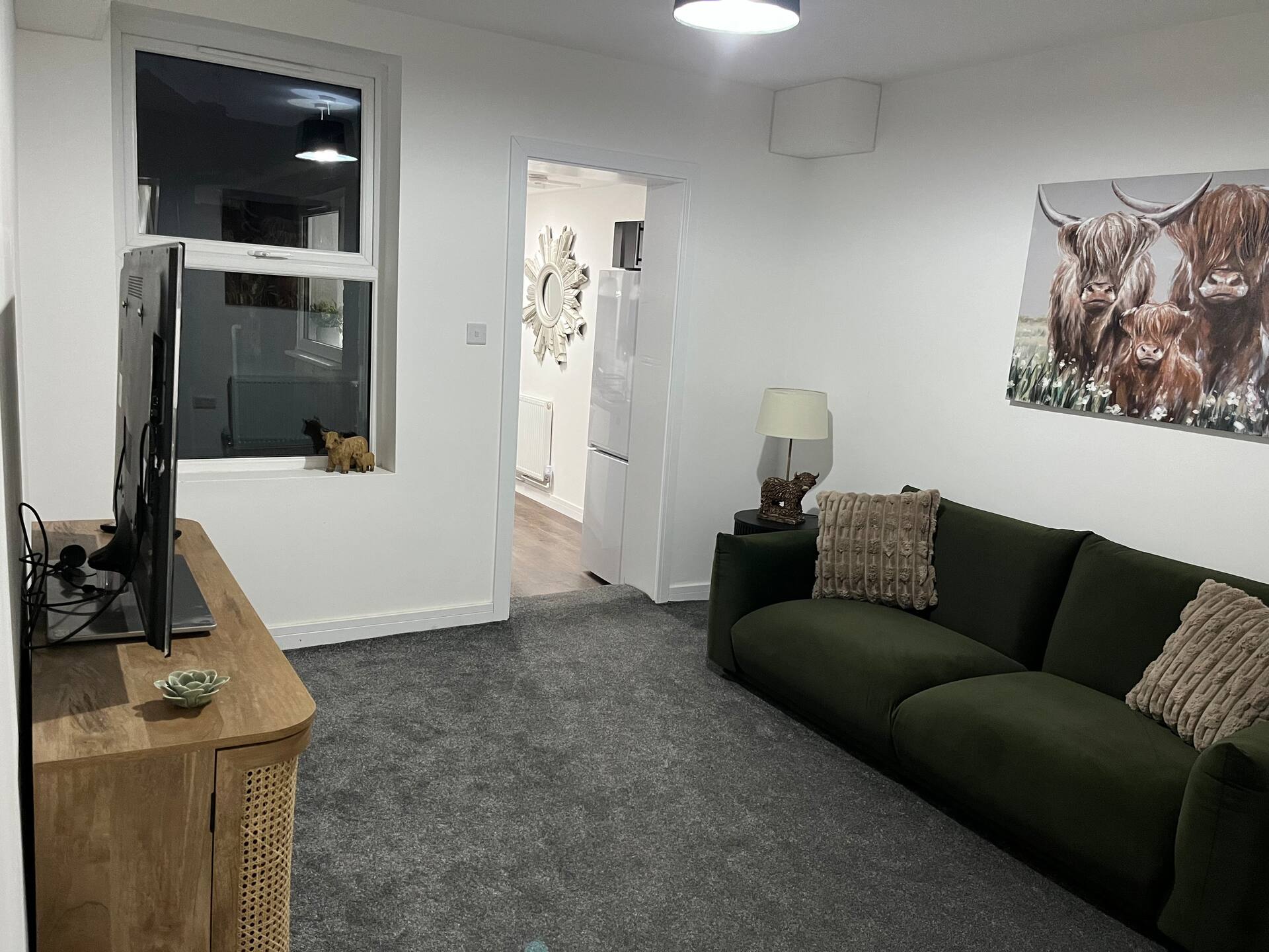 Stylish 3-Bed 2-Bath Home in Rugby- WiFi & Garden — photo 2