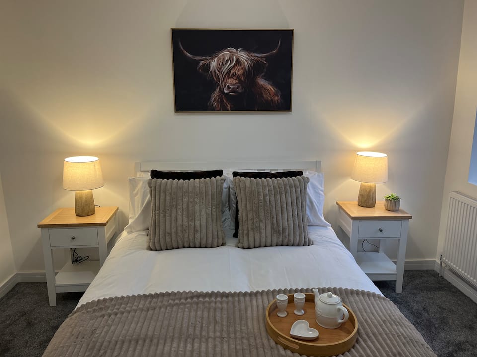 Stylish 3-Bed 2-Bath Home in Rugby- WiFi & Garden — photo 1