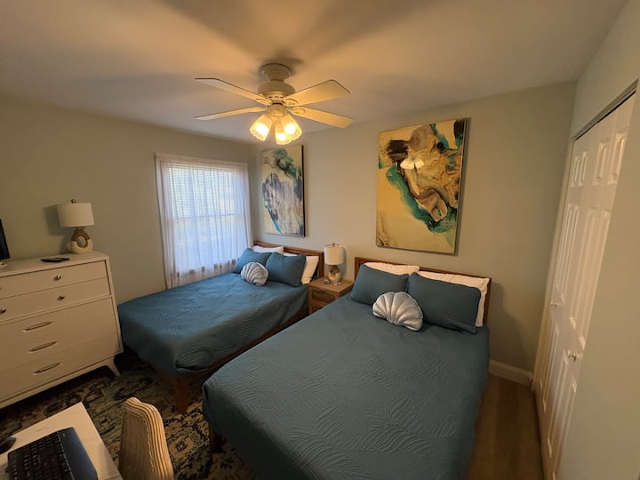 Chambre avec deux matelas complets