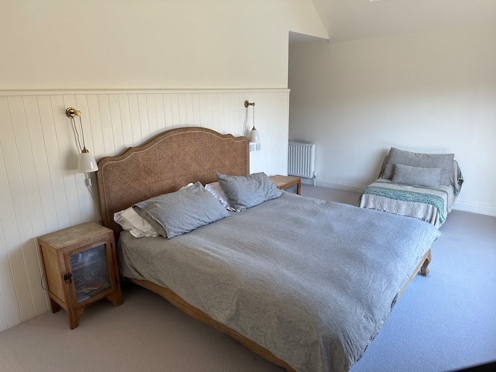 Суперголямо двойно легло със самостоятелна баня  