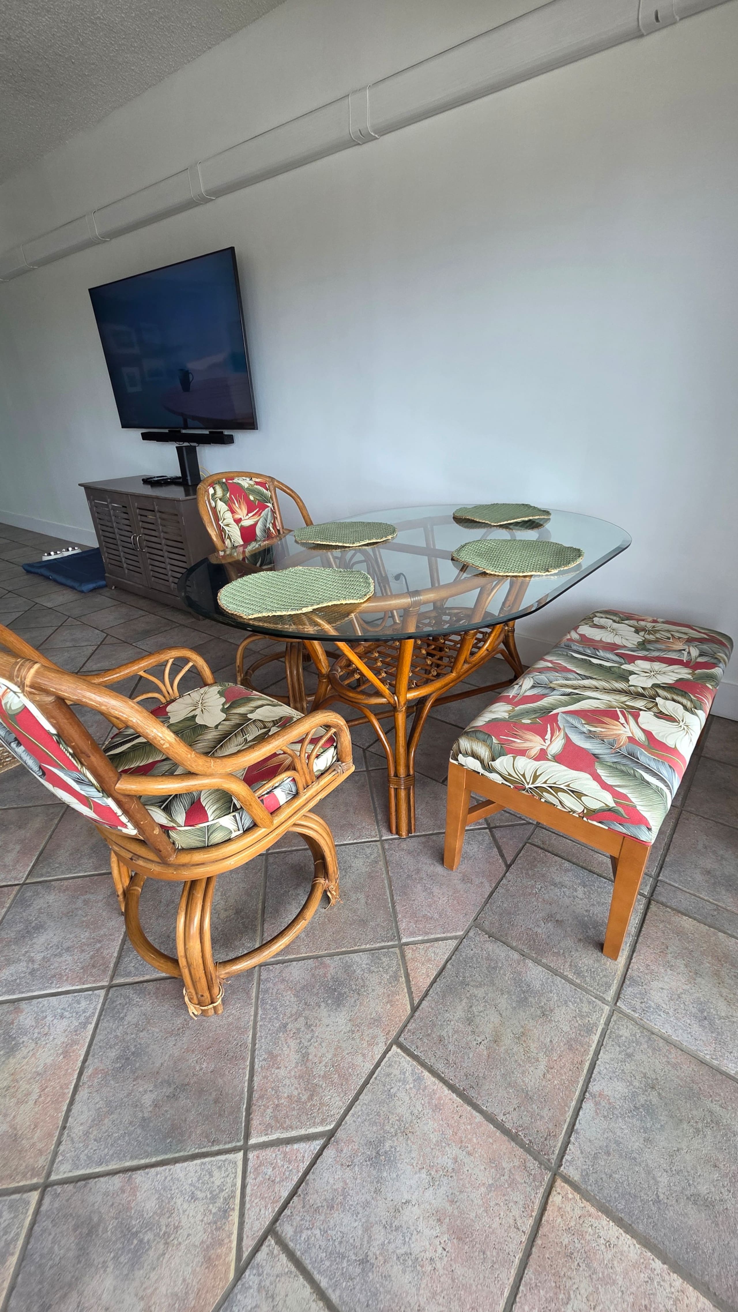 Top-Floor Kona Plaza Gem - Photo 7
