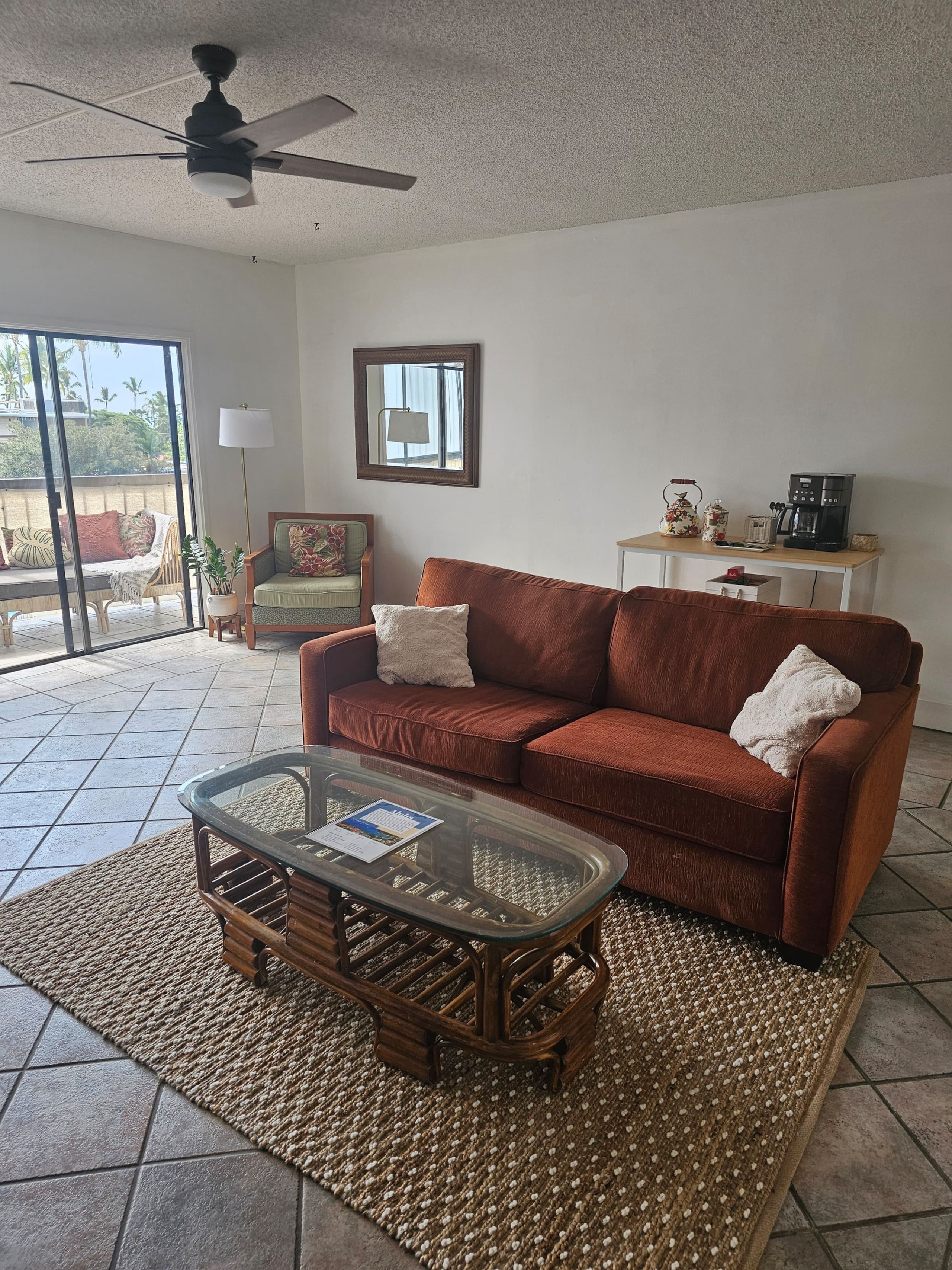 Top-Floor Kona Plaza Gem - Photo 5