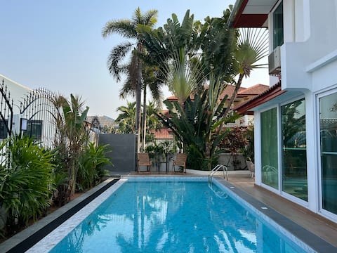 White Moonlight Pool Garden Villa/Jomtien Beach/Six Bedroom Seven Bathroom New Pool Garden Villa