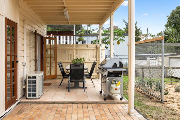 6 bedroom Central Brisbane Queenslander! gallery image 5