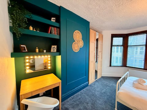 Long Stays-Sleeps 12-Free-Parking-By Local Stays