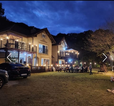 Exclusive use of the entire venue (base capacity: 15 people / maximum capacity: 30 people)