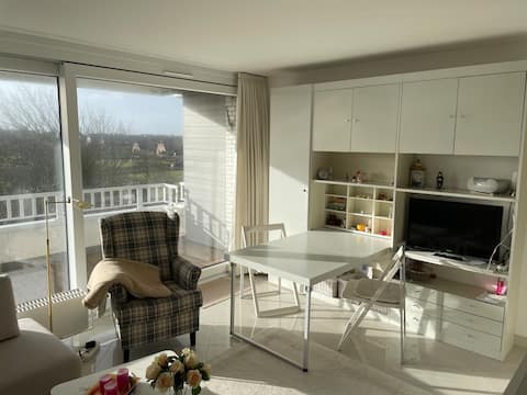 Top Airbnb: Wenningstedt: bright apartment, close to the beach in Wenningstedt Braderup (Sylt)