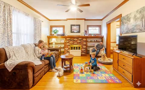 Spacious 5BR Home • Sleeps 10–15 • Fast Wi-Fi