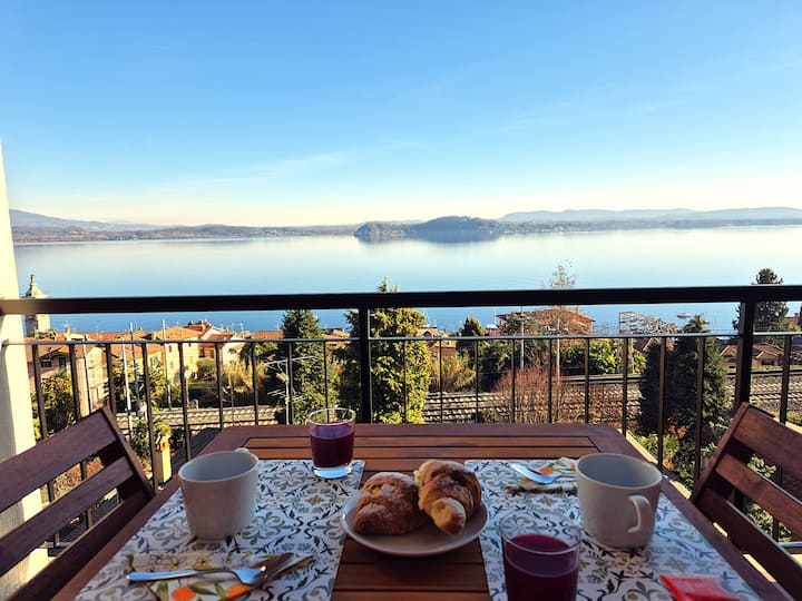 Panoramic view of Lake Maggiore + balcony + Wi‑Fi