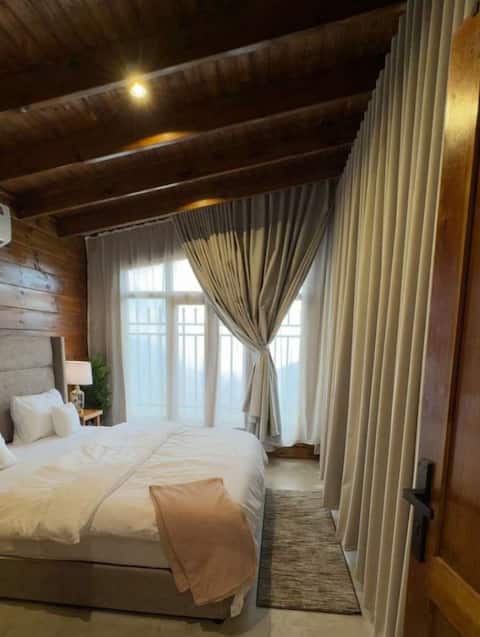 Luxury Cottage with Mountain View | Self Check-in | Privacy | 70" TV