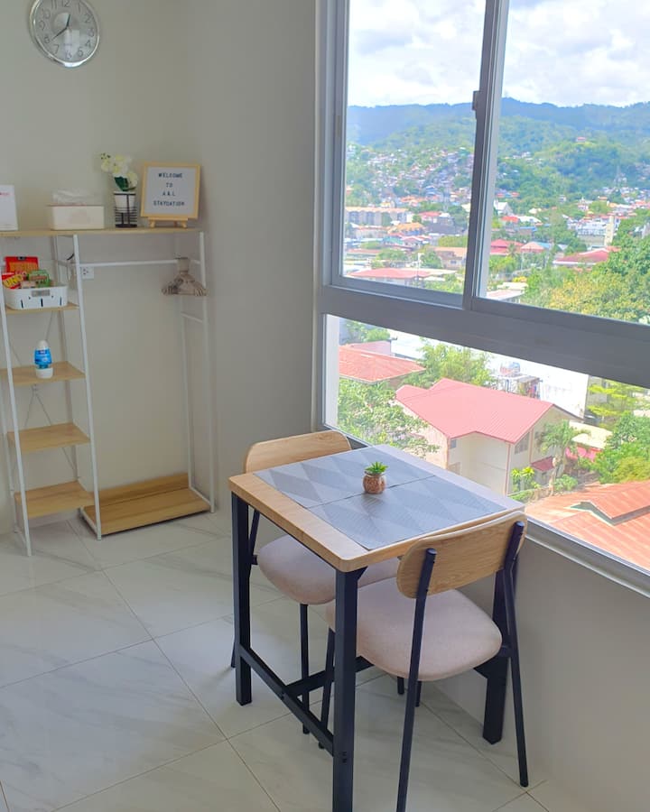 Modern Condo W/ Overlooking Pool In Cebu City - Cebu City