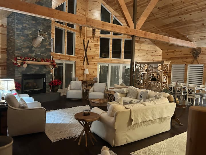 Chalet Monarch 
3 Bd,3 In-suite Full Spa
Baths - Ellicottville, NY