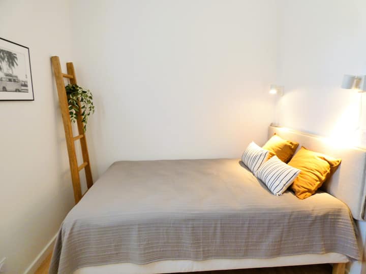 Chambre 4, lit double 140x190 + espace bureau