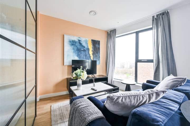 Sky Studio Near O2, Olympic Stadium Canary Wharf - London City Airport (LCY)