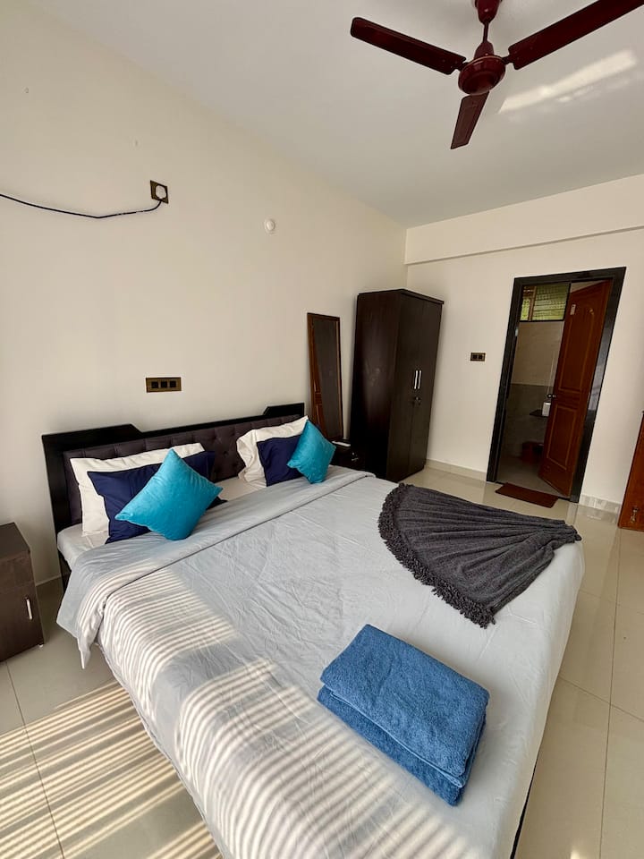 Bedroom 1 image 2